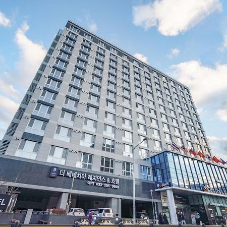 צ'ונצ'און The Venezia Suite Hotel מראה חיצוני תמונה