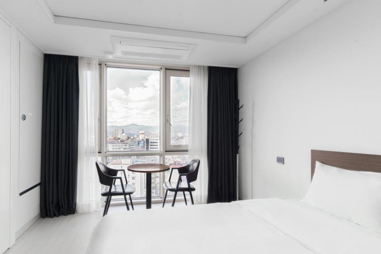 צ'ונצ'און The Venezia Suite Hotel מראה חיצוני תמונה
