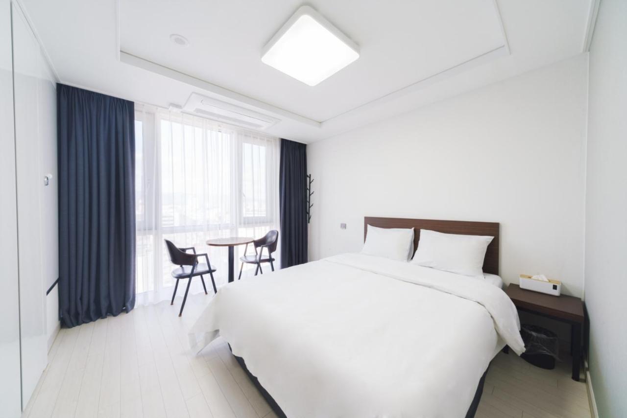צ'ונצ'און The Venezia Suite Hotel מראה חיצוני תמונה